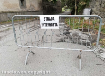 Muretto crollato in via del Pilastro