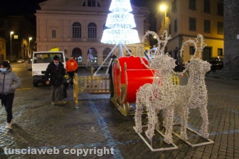 Viterbo - L'albero di Natale in piazza del Teatro
