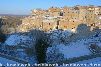 Farnese si sveglia sotto la neve