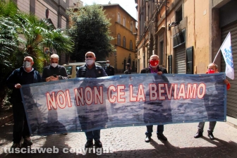 Noi non ce la beviamo