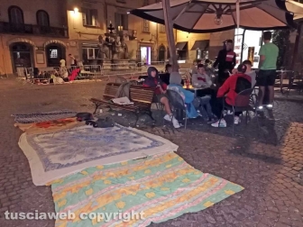 Notte in piazza in attesa del Trasporto
