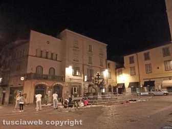 Notte in piazza in attesa del Trasporto