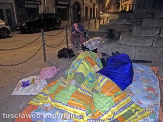 Notte in piazza in attesa del Trasporto