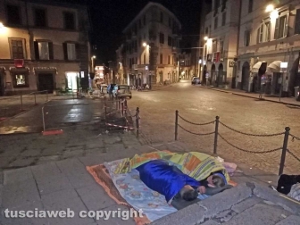 Notte in piazza in attesa del Trasporto