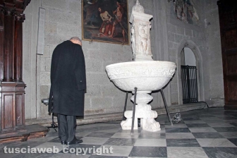 Nuova luce al fonte battesimale del duomo