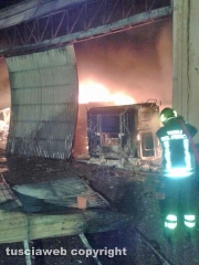 Tarquinia - Officina in fiamme