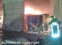Tarquinia - Officina in fiamme