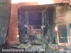 Tarquinia - Officina in fiamme