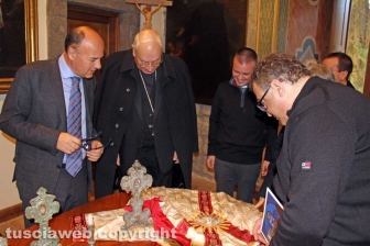 Oggetti sacri restituiti alla curia