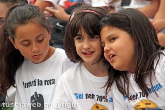 Oltre 250 ragazzi in piazza per rispettare l'ambiente