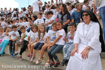 Oltre 250 ragazzi in piazza per rispettare l'ambiente