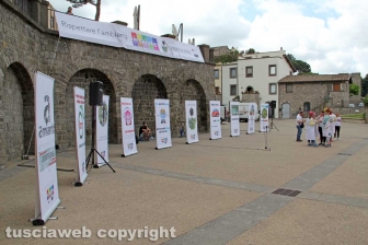 Oltre 250 ragazzi in piazza per rispettare l'ambiente