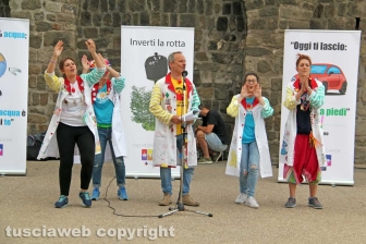 Oltre 250 ragazzi in piazza per rispettare l'ambiente