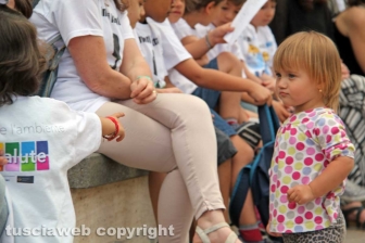 Oltre 250 ragazzi in piazza per rispettare l'ambiente