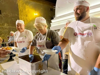 Penne sotto la macchina di Santa Rosa