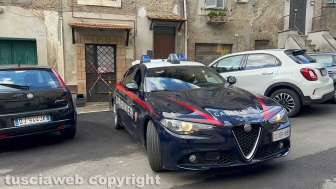 Caprarola - I carabinieri di fronte la casa del presunto omicida