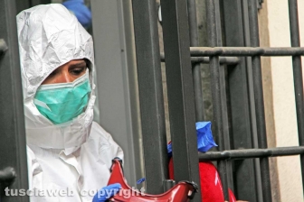 Viterbo - I rilievi della polizia scientifica al negozio Fedeli di via San Luca