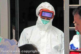 Viterbo - I rilievi della polizia scientifica al negozio Fedeli di via San Luca