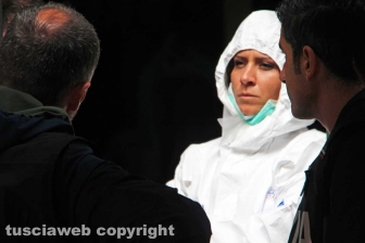 Viterbo - I rilievi della polizia scientifica al negozio Fedeli di via San Luca