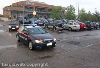 Viterbo - Omicidio in via San Luca - Carabinieri e polizia- Michael Aaron Pang viene portato in caserma
