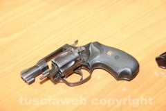 Una delle pistole usate dai rapinatori