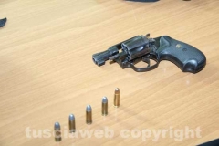 Una delle pistole usate dai rapinatori