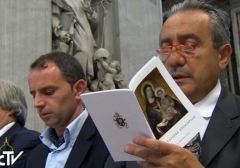 La cerimonia in Vaticano