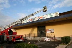 I vigili del fuoco domano l\'incendio a Tuscania