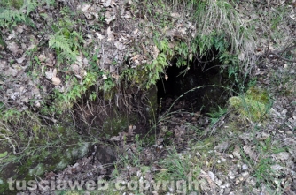 ingresso-tomba-con-resti-umani-01