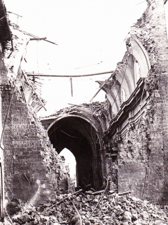 La chiesa di san Francesco dopo i bombardamenti della Seconda guerra mondiale