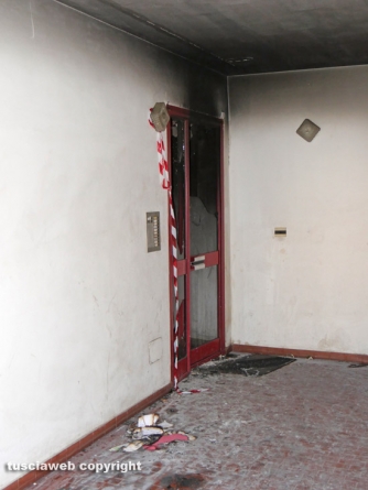 Palazzina in fiamme a Orte