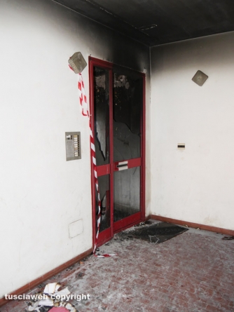 Palazzina in fiamme a Orte