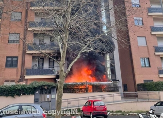 Appartamento in fiamme a Ponte dell'Elce