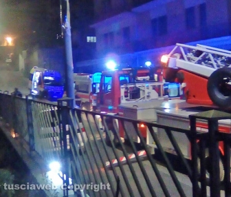 Palazzina in fiamme al quartiere Paradiso