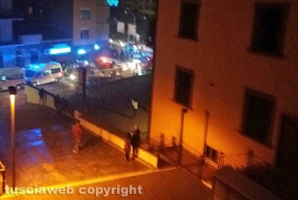 Palazzina in fiamme al quartiere Paradiso