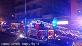 Palazzina in fiamme al quartiere Paradiso