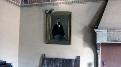 Palazzo Farnese sommerso dagli escrementi di piccione