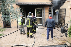 Palazzo in fiamme a Capranica