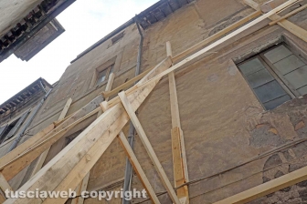 Palazzo pericolante in via del Gonfalone
