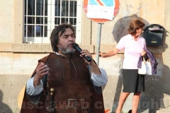 Dame e cavalieri in piazza Scotolatori