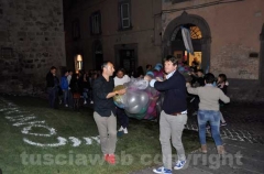 Palloncini nella voragine di piazza del Gesù