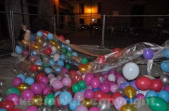 Palloncini nella voragine di piazza del Gesù