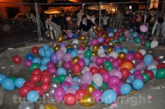 Palloncini nella voragine di piazza del Gesù