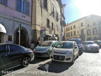 Parcheggio selvaggio in tutto il centro storico