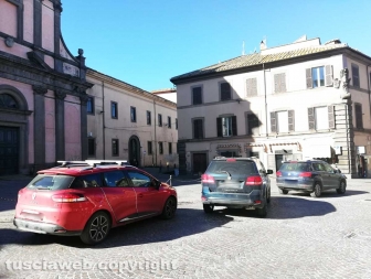 Parcheggio selvaggio in tutto il centro storico