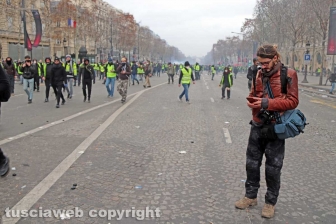 Parigi, fotografi e giornalisti sul campo - 8 dicembre - Foto Daniele Camilli