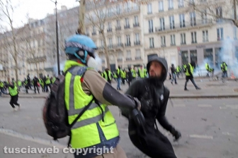 Parigi, fotografi e giornalisti sul campo - 8 dicembre - Foto Daniele Camilli