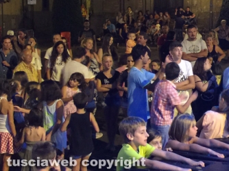 Il pubblico in piazza