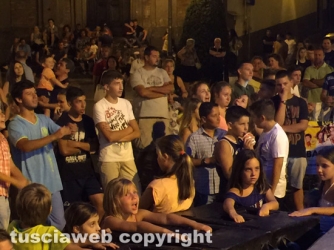 Il pubblico in piazza