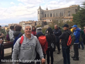 Massimo Mecarini insieme ai partecipanti alla passeggiata